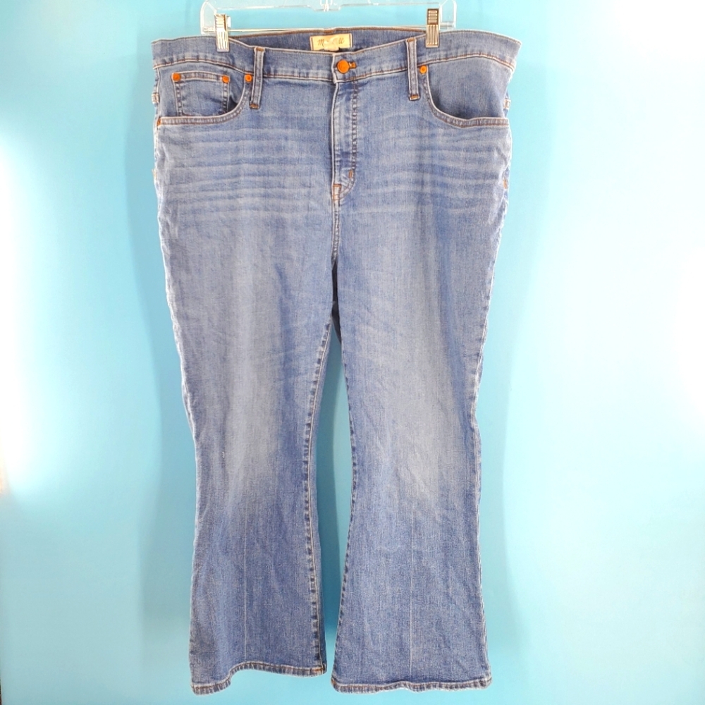 Madewell light wash Cali demi-boot jeans 35